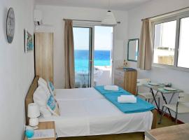 Lilian's Seaview-Barstreet-Youth Studios, hotel in Rhodes Town