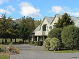 Colonial Manor Motel