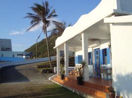 藍白舍，鹽寮村遠雄海洋公園附近的飯店