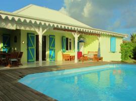 Villa with swimming pool close to the beach MQSL11, hotel en Bellevue