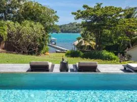 Luxury waterfront villa with swimming pool MQFR08