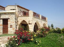 Villa for rent in MILIOU close to Lachi & Peyia, hotel s bazénem v destinaci Miliou