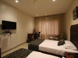 Hotel Hyderabad Grand, hotel near Rajiv Gandhi International Airport - HYD, Shamshabad