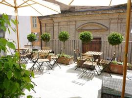 La Canonica - charming self-catering apartments in Nizza Monferrato, hotel v destinácii Nizza Monferrato