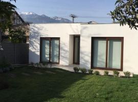 Casa de Alto Estandar en Las Condes: Santiago'da bir tatil evi