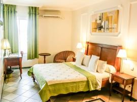 Tchero Hotel, hotel cerca de Aeropuerto Internacional de Duala - DLA, Douala