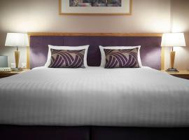 Viesnīca ar autostāvvietu The Suites Hotel & Spa Knowsley - Liverpool by Compass Hospitality pilsētā Nousli