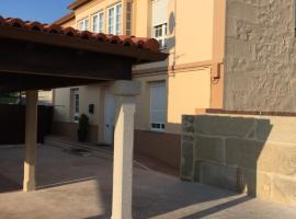 Casa Os Loureiros, hotel in Muros