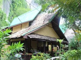 懸崖邊小屋賓館，愛妮島的飯店