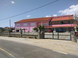 Joaquim do Norte, hotel with parking in Podence