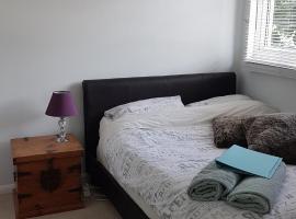 Quiet house beside Stansted Airport, hotel en Bishop's Stortford