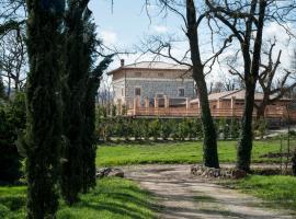 La Tenuta di Trimalcione, hotel with parking in Pofi