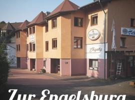 Hotel Zur Engelsburg โรงแรมที่มีที่จอดรถในHausen-Wied