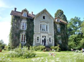 Château la Perche, hotel v destinaci Buxières-sous-Montaigut
