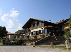 Al Fogolar, hotel em Villa Santina