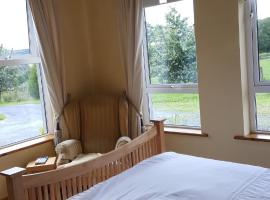 Room With A View, bed & breakfast kohteessa Mullinavat