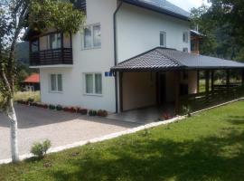 Apartments Paradise, viešbutis mieste Ličko Petrovo Selo