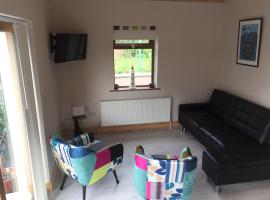Reek View - Two Bedroom cottage, hotel em Westport