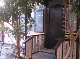 Tina's Homestay, отель в Тбилиси