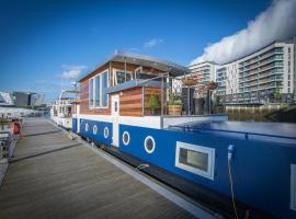 Barge At Titanic, hotel perto de Titanic Belfast, Belfast