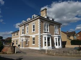 Cotswold Aparthotel, hotel with parking in Stroud
