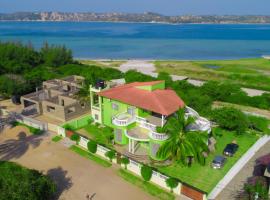 Bilene Beach House, allotjament a la platja a Vila Praia Do Bilene