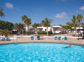 Bungalows Playa Limones, three-star hotel in Playa Blanca