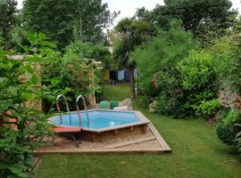 Le jardin bernard PERRIER, hotel v destinaci Montbazin