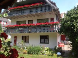 Ferienwohnung Pusteblume: Alpirsbach şehrinde bir otel