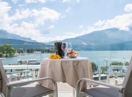 Exclusive Suites Riva, ubytování v soukromí na pláži v destinaci Riva del Garda