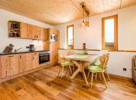 Lechrefugium Apartments mit Bergblick Lechtal, Hotel in Steeg