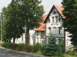 Dom pod Orlimi Skałami, habitación en casa particular en Leśna