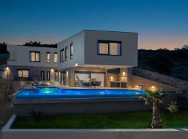 Luxury Villa Gold Pearl with Pool, spahotell i Trogir