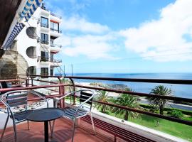 Ocean View in Estoril - Checkinhome: Estoril şehrinde bir otel