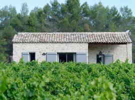 Les Lodges du Pic, hotel v destinaci Le Triadou