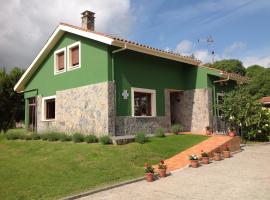 Casa Rural El FerJo, hotel com estacionamento em Colunga