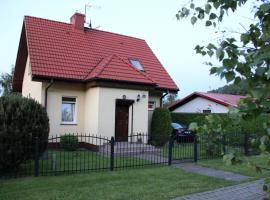 Całoroczny dom nad morzem, hotel in Rusinowo