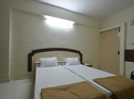 Hotel Maya Deluxe, отель в Хайдарабаде, рядом находится Железнодорожный вокзал Секундерабад