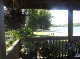Cloverleaf Cottages, place to stay in Oxtongue Lake