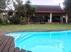 Cheetah Lodge Guest House, guest house in Hartenbos