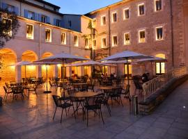 Hôtellerie Notre Dame de Lumières, hôtel à Goult