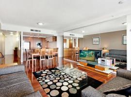 Chevron Renaissance | High Floor Ocean View Apartments by Gold Coast Holidays, appartement à Gold Coast
