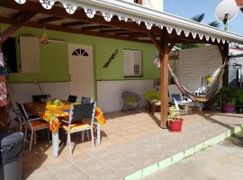 Bel Appartement - proche des plages de Sainte Anne, self-catering accommodation in Sainte-Anne