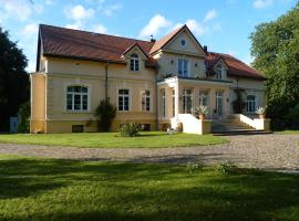 Exklusive Ferienwohnungen im Gutshaus Viezen, holiday rental in Bernitt