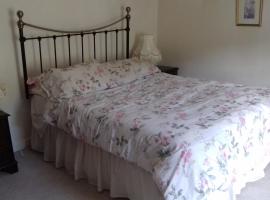 Hills Farm B&B Laugharne, готель у місті Логарн