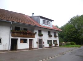 Ferienwohnung auf dem Lechsberg, cheap hotel in Fuchstal