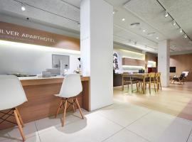 Aparthotel Silver, hotel a Gràcia, Barcelona