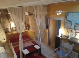 Troglodyte loft, B&B in Thoré-la-Rochette