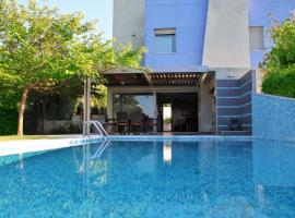 Deluxe 3BD Pool Villa in Chrousso beach Paliouri, מלון בפאליאורי