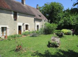 Lurcy-le-Bourg에 위치한 주차 가능한 호텔 "Le Jardin de Zola", Longère XIXème en BOURGOGNE, grand jardin